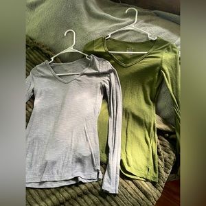 Long sleeve v neck bundle